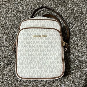 Micheal Kors woman’s crossbody